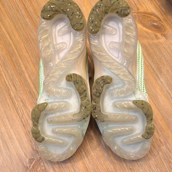 Nike Women's VaporMax Flyknit Shoes - White and Green - Picture 5 of 9